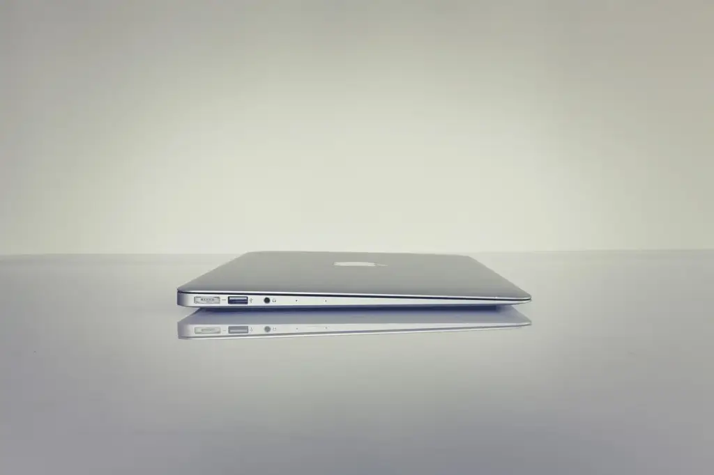 SEO audit checklist on a notebook next to a laptop